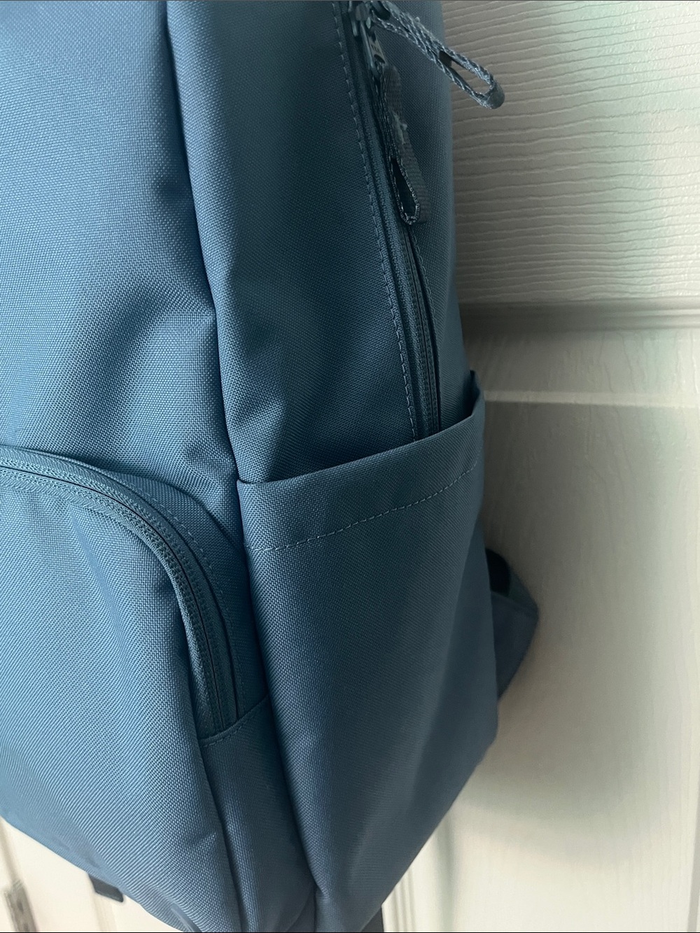 Lululemon Everywhere Backpack — 22 L - Picture 4 of 5